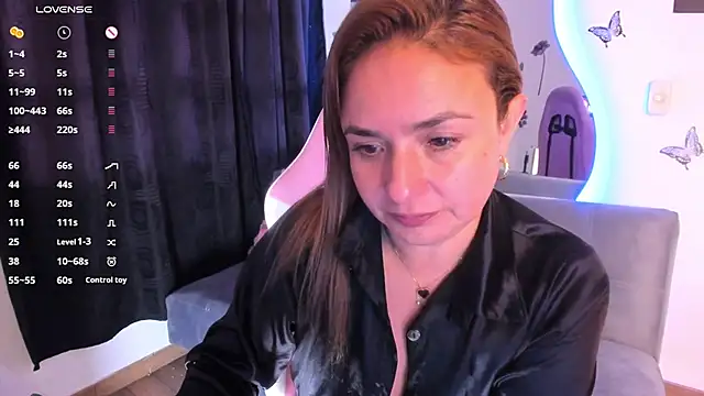 luciamature_'s cam snapshot