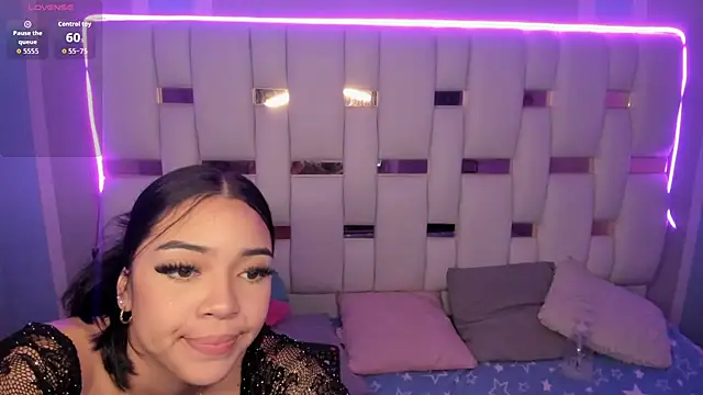 iamCharlotte19's cam snapshot