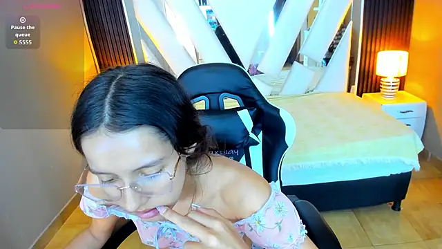 Linda4Petite's cam snapshot