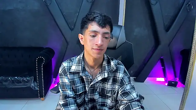 DereckCooperr live sex cam