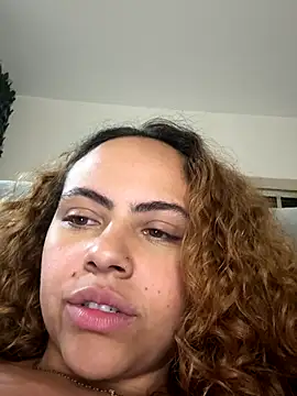 Chloe_Leaozinho's cam snapshot