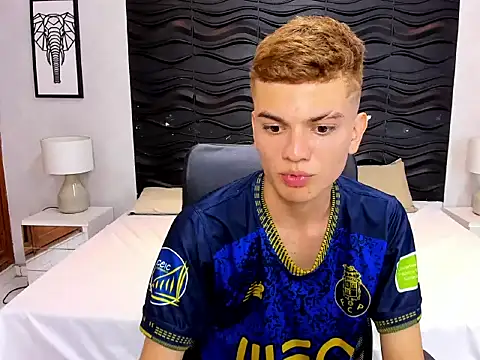 Lucian_Mills's cam snapshot