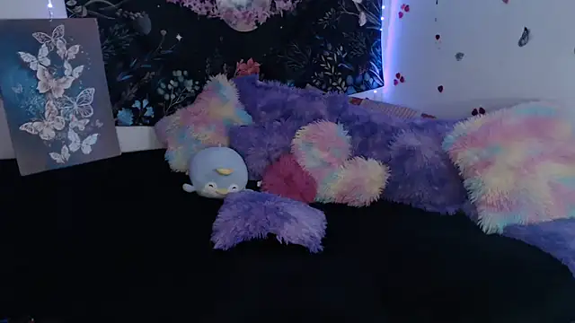 Emillyy_m's cam snapshot