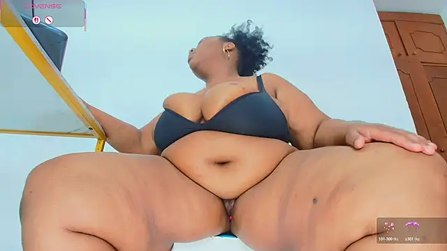 Breisy_bigboobs's cam snapshot