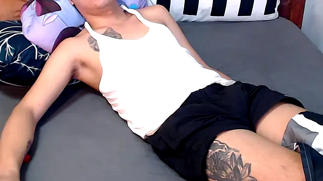 urpinoyasian's cam snapshot