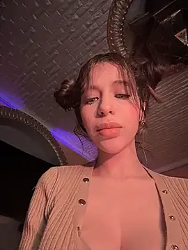 Queentaraf999 live sex cam