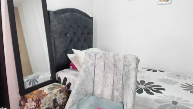 April_hadid's cam snapshot