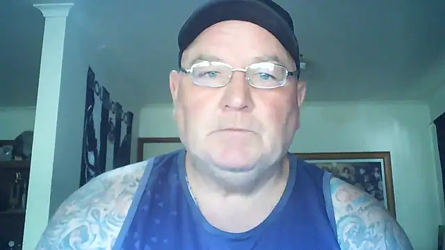 KINKYBLUEYES69 live sex cam