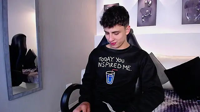 AdrianRinaldi live sex cam