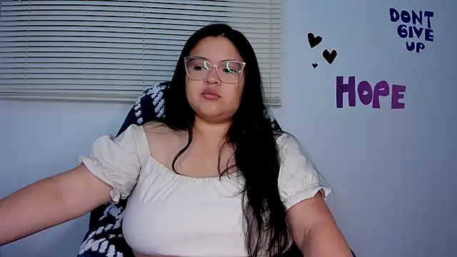 lizzie_c's cam snapshot