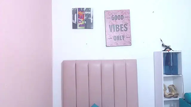 Chiara_Sweet's cam snapshot