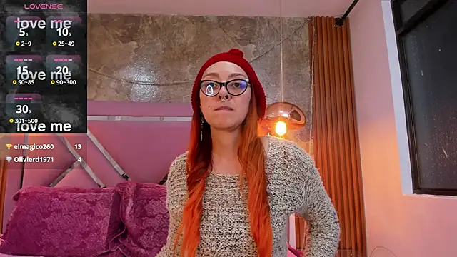 EmilyyRed's cam snapshot