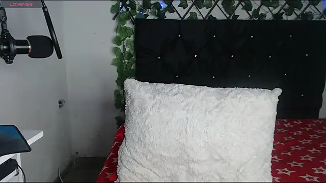 Gaby_and_Tiffany's cam snapshot