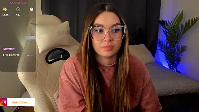 dakottaa_'s cam snapshot