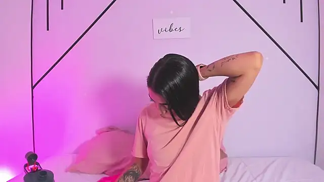 MiahCornell_'s cam snapshot