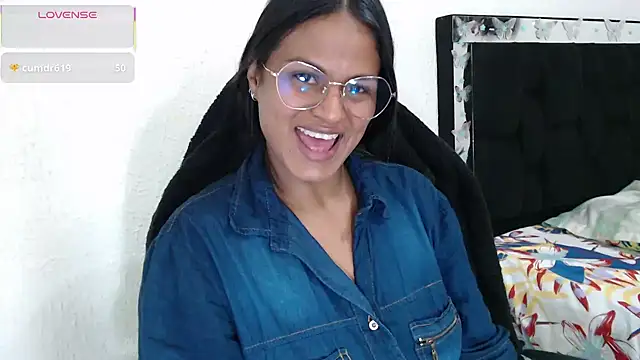 SweetAlmaa's cam snapshot