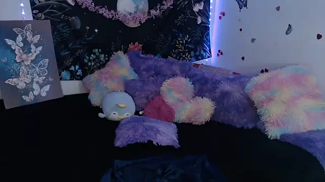 Emillyy_m's cam snapshot