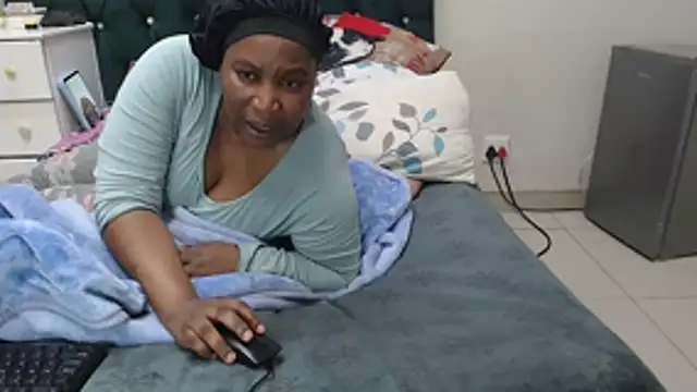 CurveyChocClitX5's cam snapshot