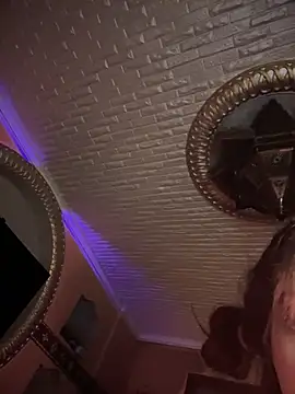 Queentaraf999 live sex cam