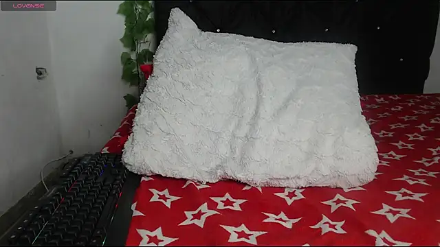 Gaby_and_Tiffany's cam snapshot