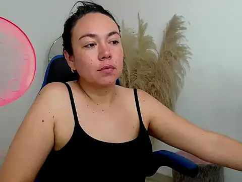 Yadis_hot's cam snapshot