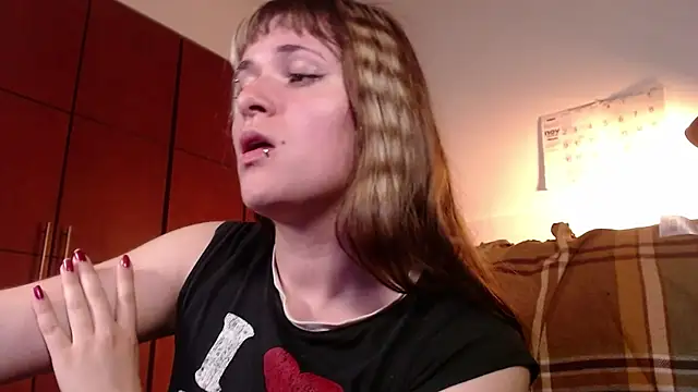 NEXT_DOOR_GIRL_'s cam snapshot