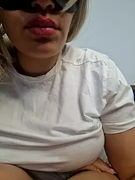 Lonalonaa_19999's cam snapshot