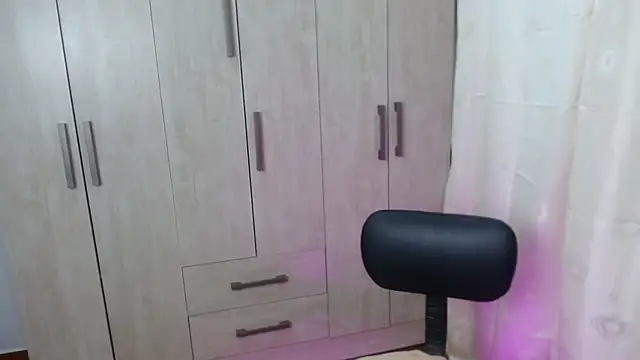 Gia_Dior's cam snapshot