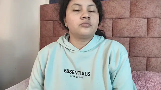 Latina_Kimky's cam snapshot