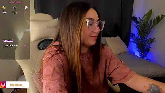 dakottaa_'s cam snapshot