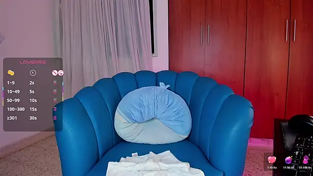 Julie_Markk's cam snapshot