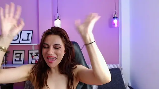 KendallWood_'s cam snapshot