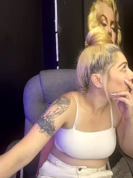 viktoria_davis_'s cam snapshot