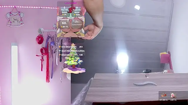 emily_foxxxii's cam snapshot