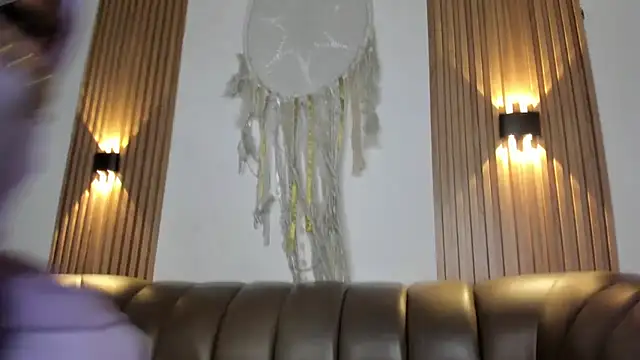 leila_whisper's cam snapshot