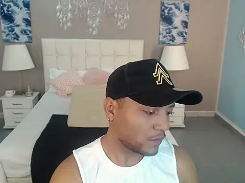 sebastian_cruz_'s cam snapshot