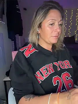 bossyroxy84's cam snapshot