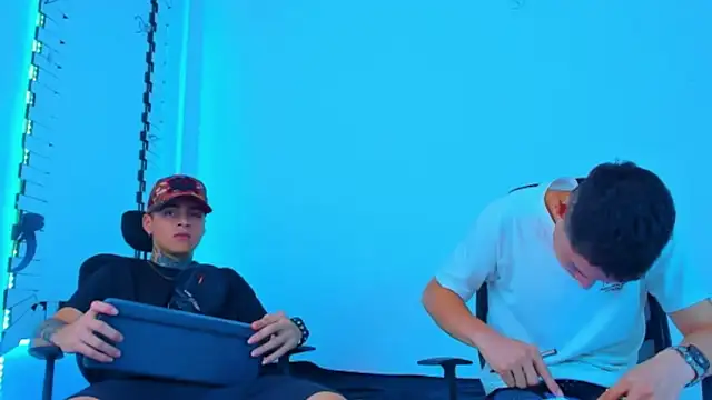 HOT_boy2025 live sex cam