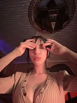 Queentaraf999 live sex cam