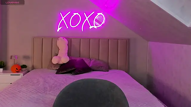 Joyce_Howard's cam snapshot