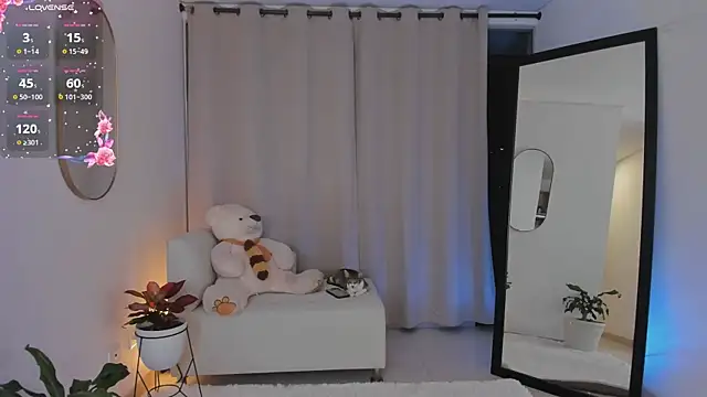 roxie_gates_'s cam snapshot