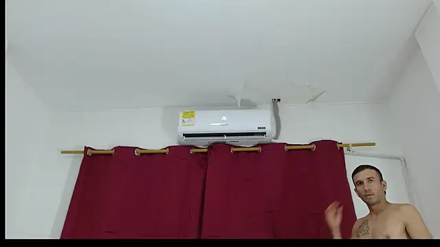 yair_and_sussana's cam snapshot