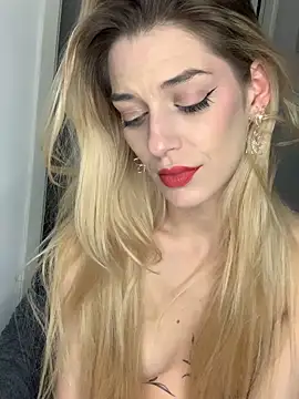 Bellalolahot's cam snapshot