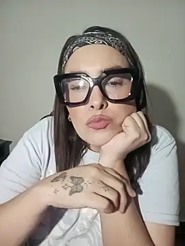 Miss_Agatha's cam snapshot