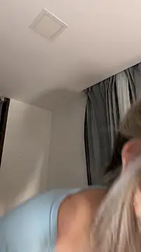 Holli_woul's cam snapshot