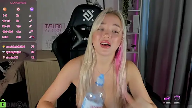 Christy_Little's cam snapshot