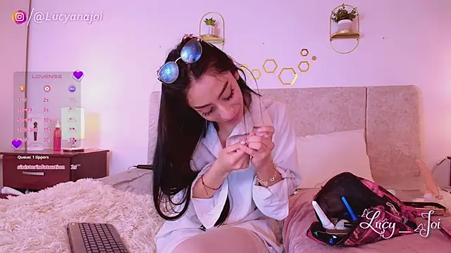 Lucyanajoi's cam snapshot