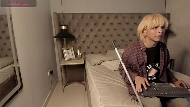 OliIverr22 live sex cam