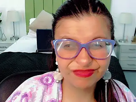 Amber_Rouge_'s cam snapshot