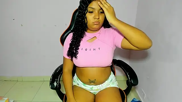 CurlyAliccia_'s cam snapshot